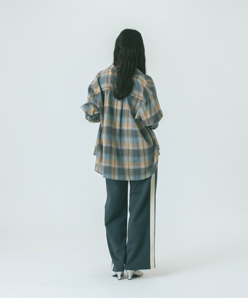 ROSE BUD(ローズバッド)の「【WEB・一部店舗限定】OVERSIZE L/S SHIRT(シャツ/ブラウス・レディース・ブラウン/ブルー/グレー・ONE SIZE)」の17枚目の写真