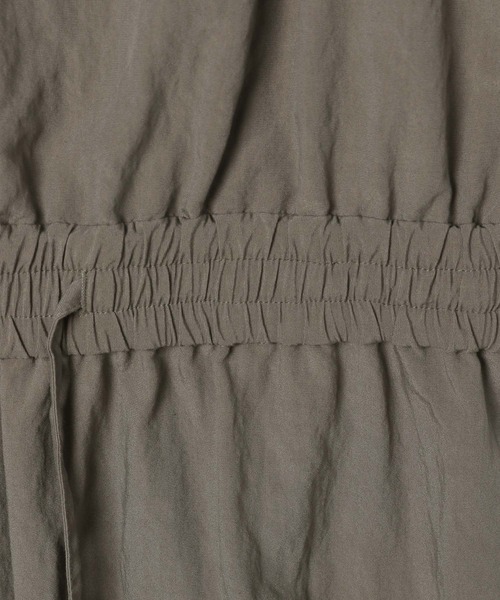 BAYFLOW（ベイフロー）の「[さらっと軽い着心地]ウエストギャザーサロペット（サロペット/オーバーオール・レディース・ブラック/カーキ・FREE）」の19枚目の写真