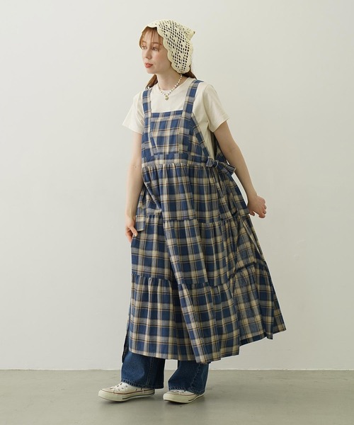 MILKFED.（ミルクフェド）の「APRON TIERED DRESS（ワンピース・レディース・ブラウン/ブルー/オフホワイト・ONE SIZE）」の4枚目の写真