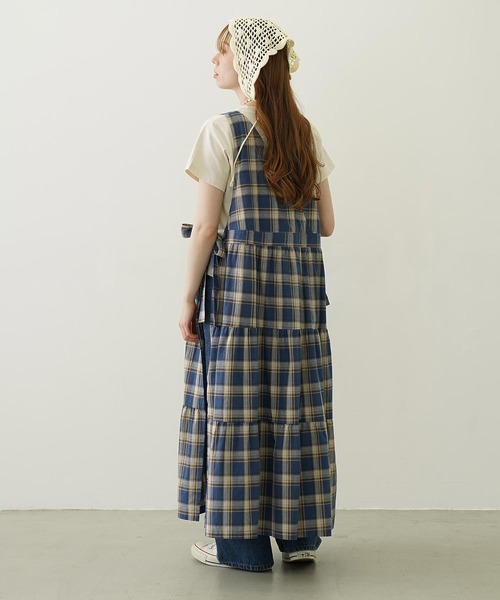 MILKFED.（ミルクフェド）の「APRON TIERED DRESS（ワンピース・レディース・ブラウン/ブルー/オフホワイト・ONE SIZE）」の8枚目の写真