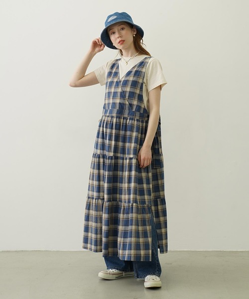 MILKFED.（ミルクフェド）の「APRON TIERED DRESS（ワンピース・レディース・ブラウン/ブルー/オフホワイト・ONE SIZE）」の10枚目の写真