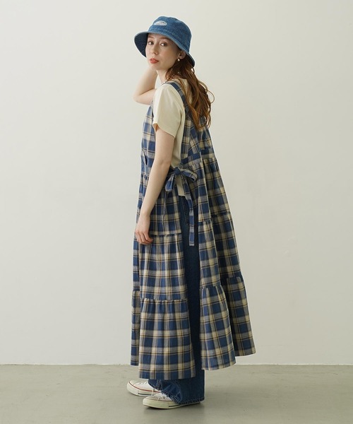MILKFED.（ミルクフェド）の「APRON TIERED DRESS（ワンピース・レディース・ブラウン/ブルー/オフホワイト・ONE SIZE）」の11枚目の写真