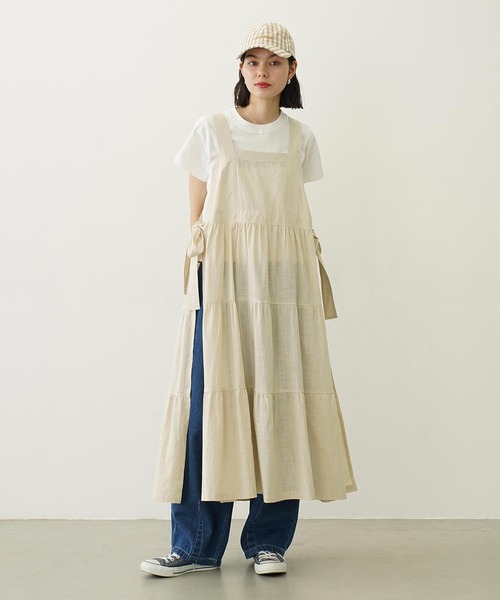 MILKFED.（ミルクフェド）の「APRON TIERED DRESS（ワンピース・レディース・ブラウン/ブルー/オフホワイト・ONE SIZE）」の14枚目の写真