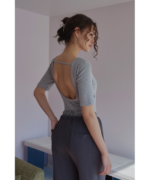 ALEXIA STAM（アリシアスタン）の「Wellness Deform Rib Bodysuit /ウェルネスハーフスリーブボディースーツ（Tシャツ/カットソー・レディース・ホワイト/ブラック/グレー・L/M/S）」の14枚目の写真