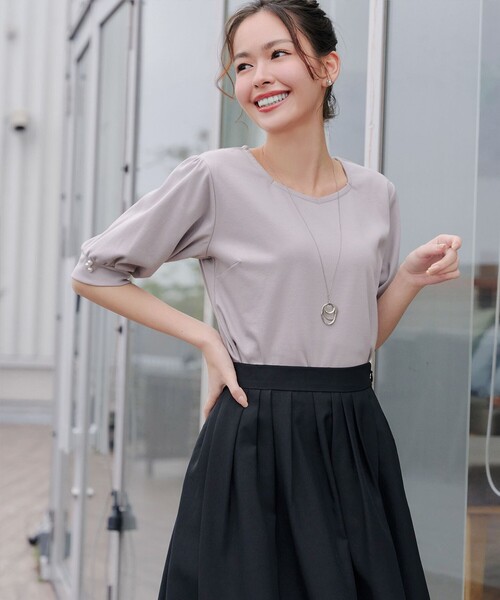 Tiaclasse(ティアクラッセ)の「【大きいサイズ】「サマさまカットソー」パール付きパフスリーブトップス(Tシャツ/カットソー・レディース・ブラック/ターコイズブルー/グレイッシュベージュ・XL/XXL)」の17枚目の写真
