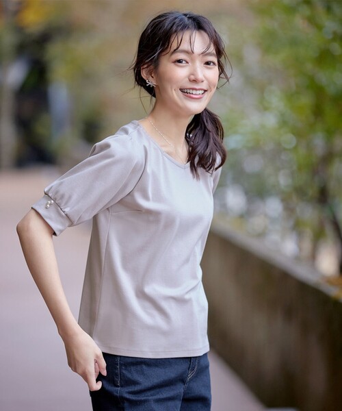 Tiaclasse(ティアクラッセ)の「【大きいサイズ】「サマさまカットソー」パール付きパフスリーブトップス(Tシャツ/カットソー・レディース・ブラック/ターコイズブルー/グレイッシュベージュ・XL/XXL)」の12枚目の写真