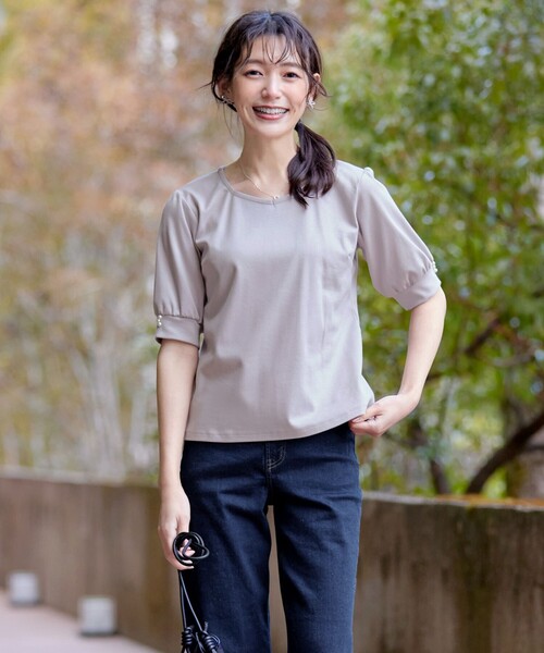 Tiaclasse(ティアクラッセ)の「【大きいサイズ】「サマさまカットソー」パール付きパフスリーブトップス(Tシャツ/カットソー・レディース・ブラック/ターコイズブルー/グレイッシュベージュ・XL/XXL)」の10枚目の写真