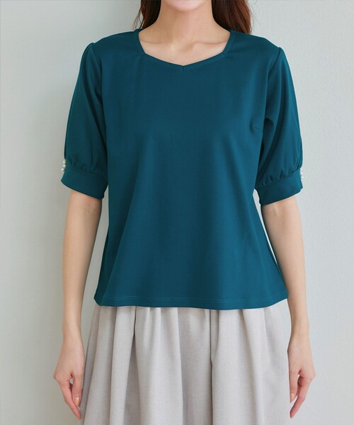 Tiaclasse(ティアクラッセ)の「【大きいサイズ】「サマさまカットソー」パール付きパフスリーブトップス(Tシャツ/カットソー・レディース・ブラック/ターコイズブルー/グレイッシュベージュ・XL/XXL)」の9枚目の写真