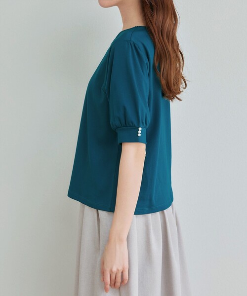 Tiaclasse(ティアクラッセ)の「【大きいサイズ】「サマさまカットソー」パール付きパフスリーブトップス(Tシャツ/カットソー・レディース・ブラック/ターコイズブルー/グレイッシュベージュ・XL/XXL)」の8枚目の写真