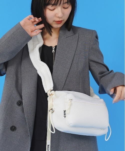 CONTROL FREAK / CTFK(コントロールフリーク)の「CONTROL FREAK / CTFK(コントロールフリーク)メッシュギャザーボディバッグ(ショルダーバッグ・レディース・ホワイト/レッド/ブルー/ブラック/グリーン/ピンク・FREE)」の2枚目の写真
