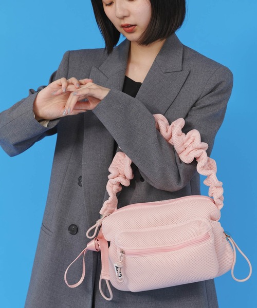 CONTROL FREAK / CTFK(コントロールフリーク)の「CONTROL FREAK / CTFK(コントロールフリーク)メッシュギャザーボディバッグ(ショルダーバッグ・レディース・ホワイト/レッド/ブルー/ブラック/グリーン/ピンク・FREE)」の5枚目の写真