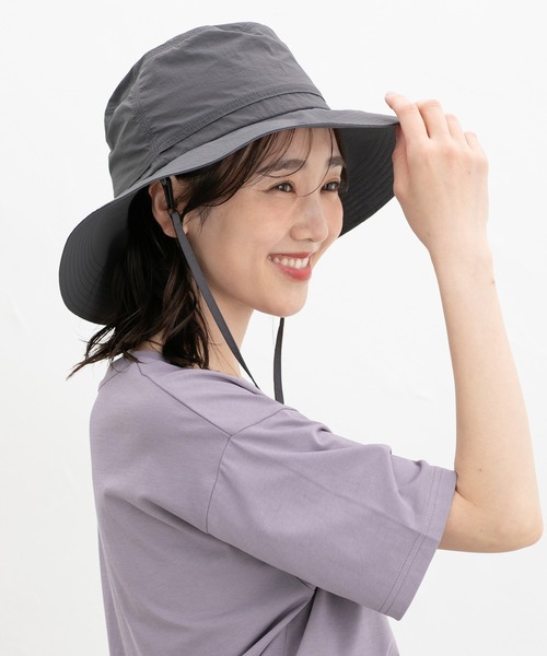 Honeys(ハニーズ)の「【撥水加工・UVカット】風を通す快適つば広ハット(ハット・レディース・ブルー/ブラック/ライトベージュ/スミクロ・FREE)」の2枚目の写真
