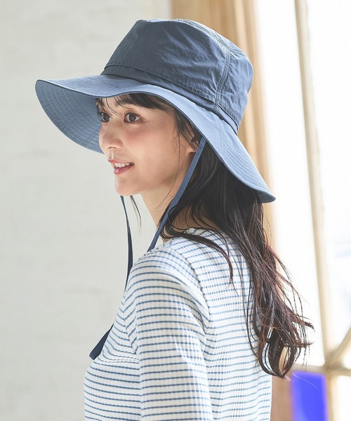 Honeys(ハニーズ)の「【撥水加工・UVカット】風を通す快適つば広ハット(ハット・レディース・ブルー/ブラック/ライトベージュ/スミクロ・FREE)」の4枚目の写真