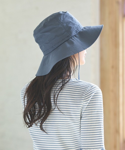 Honeys(ハニーズ)の「【撥水加工・UVカット】風を通す快適つば広ハット(ハット・レディース・ブルー/ブラック/ライトベージュ/スミクロ・FREE)」の12枚目の写真