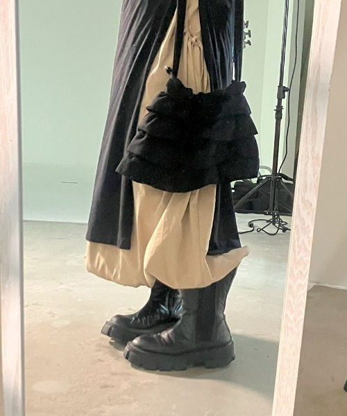 .KOM(ドットコム)の「A'GEM/9 × .kom 『.KOM/ドットケーオーエム』フリルショルダーバッグ(ショルダーバッグ・レディース・グレー/ブラック・FREE)」の10枚目の写真