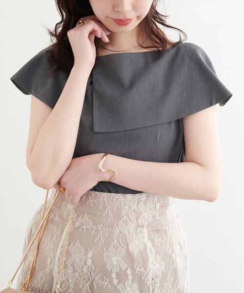 natural couture（ナチュラルクチュール）の「【WEB限定】アシメカラーオフショルブラウス（シャツ/ブラウス・レディース・オフホワイト/チャコールグレー/サックスブルー/ピンク/ベージュ・FREE）」の11枚目の写真