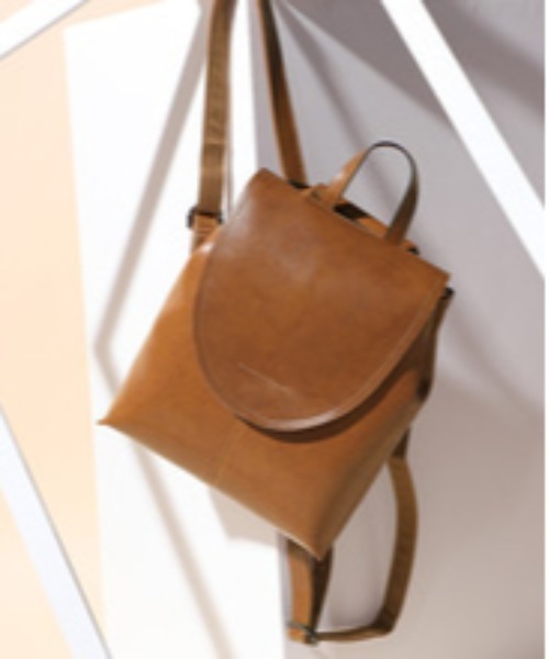NiiNa（ニーナ）の「【 NiiNa / ニーナ 】高品質牛革 スタイリッシュ スリム リュック（バックパック/リュック・レディース・レッド/ブラウン/ダークブラウン/ブラック・FREE）」の3枚目の写真