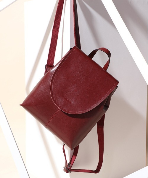 NiiNa（ニーナ）の「【 NiiNa / ニーナ 】高品質牛革 スタイリッシュ スリム リュック（バックパック/リュック・レディース・レッド/ブラウン/ダークブラウン/ブラック・FREE）」の4枚目の写真