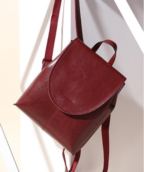 NiiNa（ニーナ）の「【 NiiNa / ニーナ 】高品質牛革 スタイリッシュ スリム リュック（バックパック/リュック・レディース・レッド/ブラウン/ダークブラウン/ブラック・FREE）」の6枚目の写真