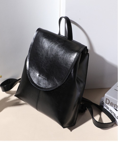 NiiNa（ニーナ）の「【 NiiNa / ニーナ 】高品質牛革 スタイリッシュ スリム リュック（バックパック/リュック・レディース・レッド/ブラウン/ダークブラウン/ブラック・FREE）」の7枚目の写真