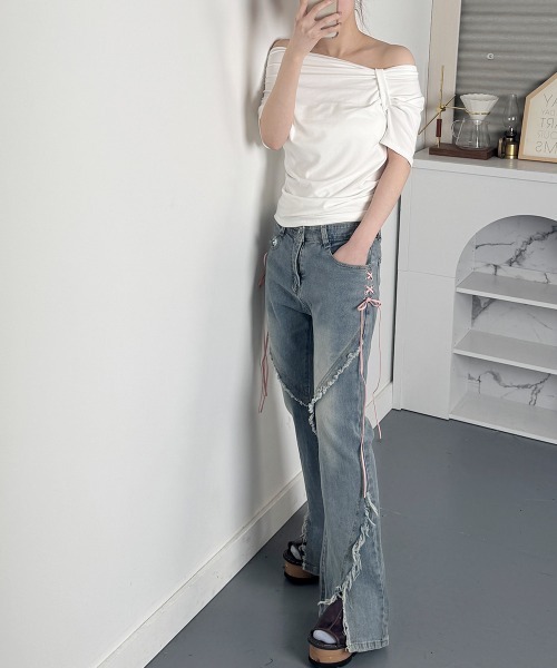 VIVID LADY(ビビッドレディー)の「レースアップ フレア デニムパンツ(デニムパンツ・レディース・ライトブルー・LARGE/MEDIUM/SMALL)」の5枚目の写真