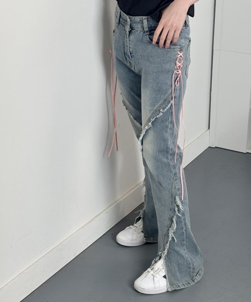 VIVID LADY(ビビッドレディー)の「レースアップ フレア デニムパンツ(デニムパンツ・レディース・ライトブルー・LARGE/MEDIUM/SMALL)」の19枚目の写真