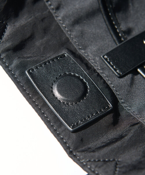 RIVE DROITE(リヴドロワ)の「【R.good(アールドットグッド)】ワッシャーNハトメトート(ハンドバッグ・レディース・カーキ/ブラック・FREE)」の8枚目の写真