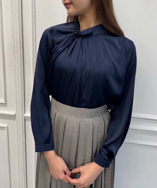 12Twelve Agenda（トゥエルブ　アジェンダ）の「アシメネックタックデザインブラウス（シャツ/ブラウス・レディース・ネイビー/オフホワイト/ブルー・M）」の2枚目の写真