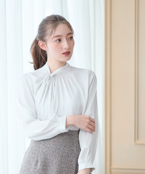 12Twelve Agenda（トゥエルブ　アジェンダ）の「アシメネックタックデザインブラウス（シャツ/ブラウス・レディース・ネイビー/オフホワイト/ブルー・M）」の5枚目の写真