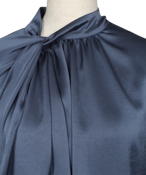 12Twelve Agenda（トゥエルブ　アジェンダ）の「アシメネックタックデザインブラウス（シャツ/ブラウス・レディース・ネイビー/オフホワイト/ブルー・M）」の15枚目の写真