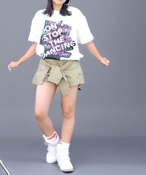 CHEER(チアー)の「発泡プリントメッセージBIGTEE(Tシャツ/カットソー・レディース・ホワイト/ブラック・S)」の4枚目の写真