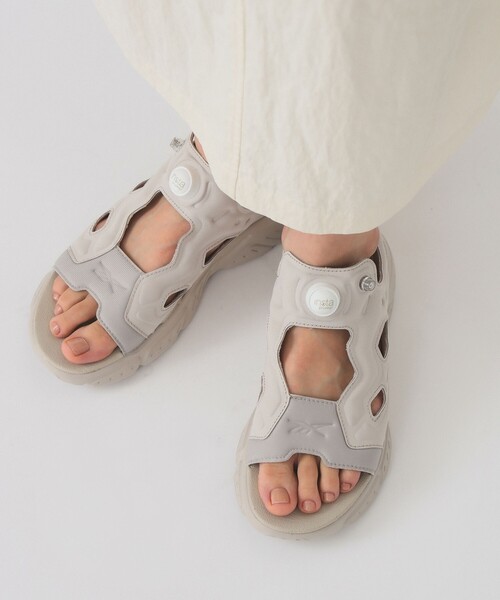 Ray BEAMS（レイビームス）の「【WEB限定】Reebok / INSTAPUMP FURY SANDAL（サンダル・レディース・ブラック/ライトグレー・24.0cm/25.0cm/23.0cm）」の2枚目の写真