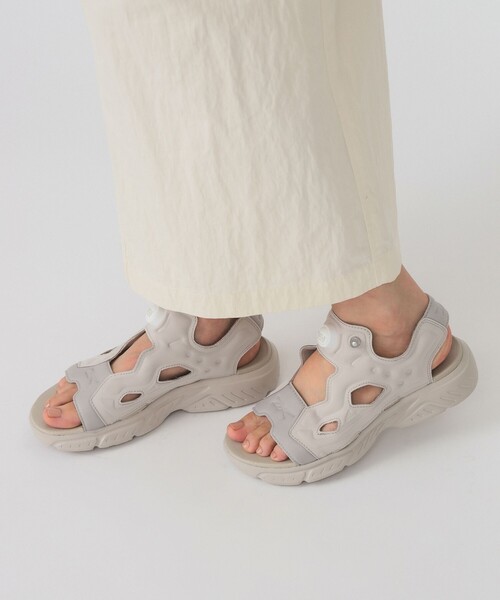 Ray BEAMS（レイビームス）の「【WEB限定】Reebok / INSTAPUMP FURY SANDAL（サンダル・レディース・ブラック/ライトグレー・24.0cm/25.0cm/23.0cm）」の3枚目の写真