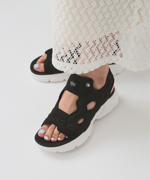Ray BEAMS（レイビームス）の「【WEB限定】Reebok / INSTAPUMP FURY SANDAL（サンダル・レディース・ブラック/ライトグレー・24.0cm/25.0cm/23.0cm）」の4枚目の写真