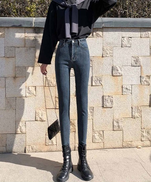 maison de LATIR(メゾンドラティール)の「伸縮性ありの足長スキニーデニム(デニムパンツ・レディース・グレー/ブラック/ライトブルー/ブルー・L/LL/M)」の8枚目の写真