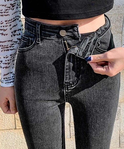 maison de LATIR(メゾンドラティール)の「伸縮性ありの足長スキニーデニム(デニムパンツ・レディース・グレー/ブラック/ライトブルー/ブルー・L/LL/M)」の10枚目の写真