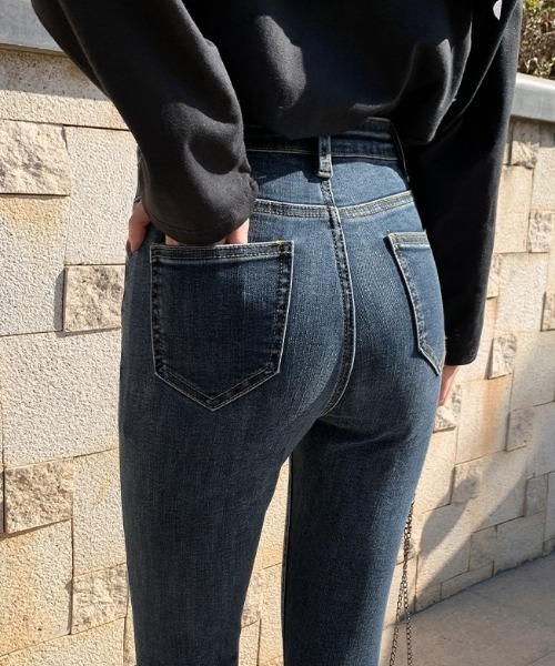 maison de LATIR(メゾンドラティール)の「伸縮性ありの足長スキニーデニム(デニムパンツ・レディース・グレー/ブラック/ライトブルー/ブルー・L/LL/M)」の13枚目の写真