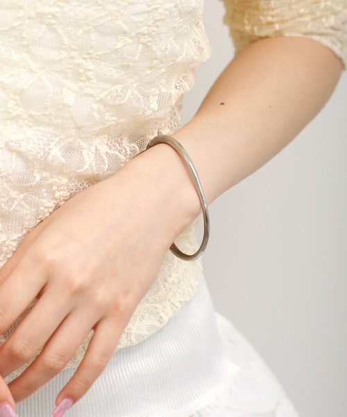 LINFA　（リンファ）の「【アレルギー対応】サージカルステンレス　シンプルカーブバングル（バングル/リストバンド・レディース・ゴールド/シルバー・FREE）」の6枚目の写真