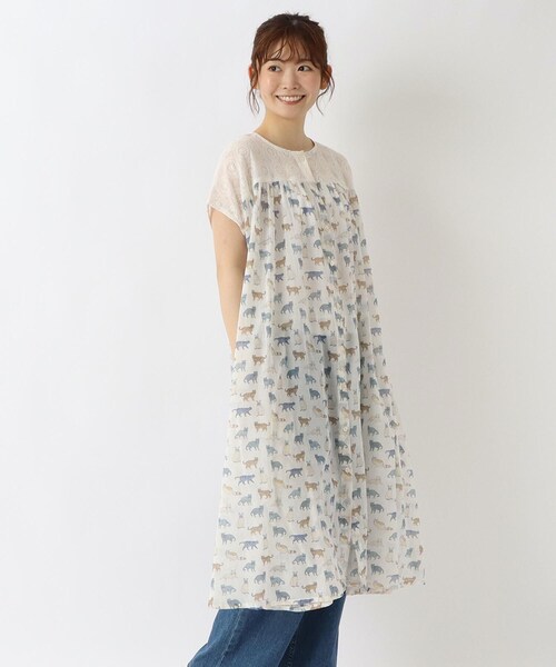 one'sterrace(ワンズテラス)の「リゾート ネコプリントワンピース(ワンピース・レディース・アイボリー系8/ライトグレー系8/ブルー系その他7・02)」の3枚目の写真
