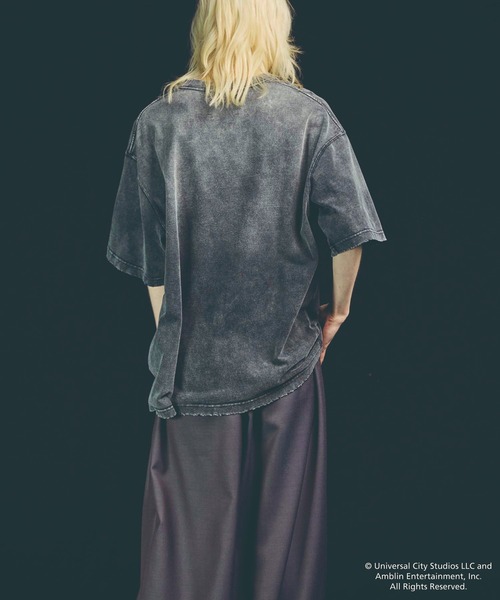 MAISON SPECIAL(メゾンスペシャル)の「《UNISEX》【MOVIE SERIES】「BACK TO THE FUTURE」Prime-Over Crew Neck T-Shirt/「バックトゥザフューチャー」プライムオーバークルーネックTシャツ【MAISON SPECIAL/メゾンスペシャル】(Tシャツ/カットソー・メンズ・ブラック/ダークブラック・1/2)」の3枚目の写真