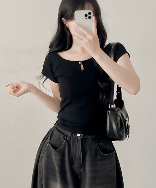 NANAHACHI(ナナハチ)の「パール ショート丈 半袖Tシャツ(Tシャツ/カットソー・レディース・アイボリー/ネイビー/ブラック・FREE)」の5枚目の写真