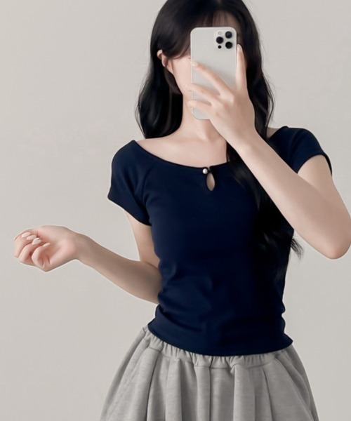 NANAHACHI(ナナハチ)の「パール ショート丈 半袖Tシャツ(Tシャツ/カットソー・レディース・アイボリー/ネイビー/ブラック・FREE)」の14枚目の写真