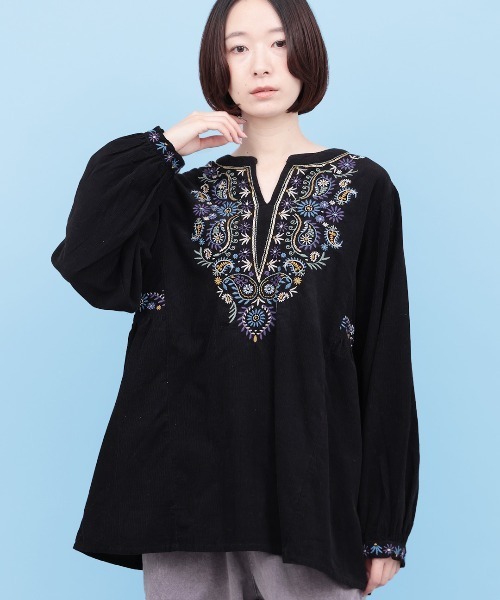チチカカ（チチカカ）の「Rico ペイズリー刺繍コーデュロイプルオーバー（シャツ/ブラウス・レディース・ブラック/マスタード/グリーン・FREE）」の2枚目の写真
