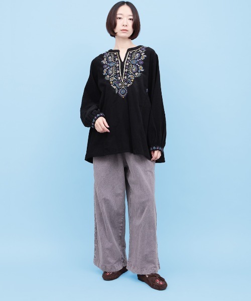 チチカカ（チチカカ）の「Rico ペイズリー刺繍コーデュロイプルオーバー（シャツ/ブラウス・レディース・ブラック/マスタード/グリーン・FREE）」の4枚目の写真