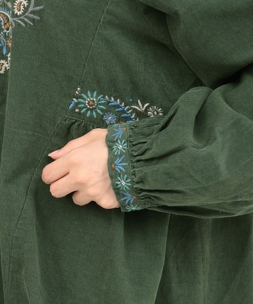 チチカカ（チチカカ）の「Rico ペイズリー刺繍コーデュロイプルオーバー（シャツ/ブラウス・レディース・ブラック/マスタード/グリーン・FREE）」の15枚目の写真