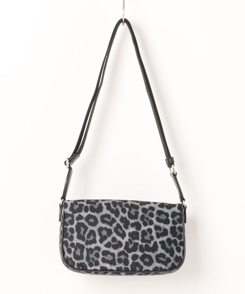 MICHAEL KORS(マイケルコース)の「KHAI MD DBL PKT FLAP MESSENGER クロスボディ(ショルダーバッグ・レディース・ブラック・FREE)」の2枚目の写真