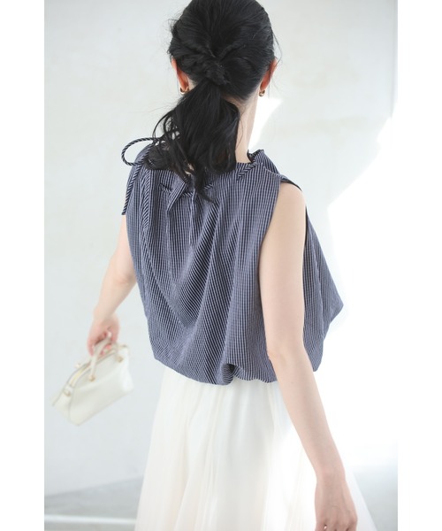 cawaii(カワイイ)の「ギャザーネックのバルーンシルエットカットソートップス(Tシャツ/カットソー・レディース・ネイビー・FREE)」の4枚目の写真