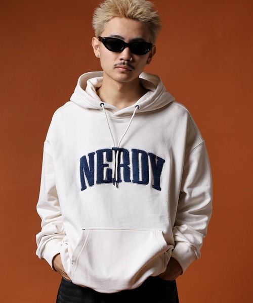NERDY（ノルディ）の「ブークレロゴプルオーバーフーディー（パーカー・メンズ・ベージュ/ブラック/ネイビー・M/L/S/LL）」の2枚目の写真
