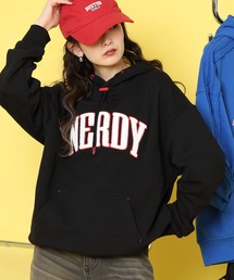NERDY（ノルディ）の「ブークレロゴプルオーバーフーディー（パーカー・メンズ）」