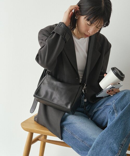 russet ラシット　スクエアショルダーバッグ　ダークグレー レザースクエアショルダーバッグ（ショルダーバッグ）｜russet